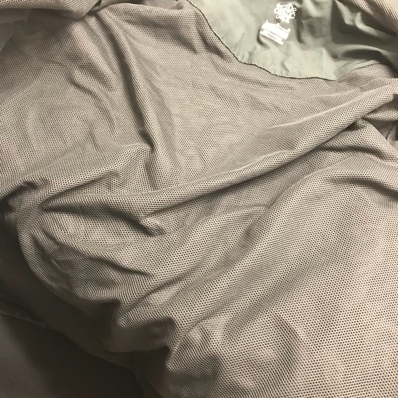 Women’s Large Nike rain jacket - Picture 2 of 2